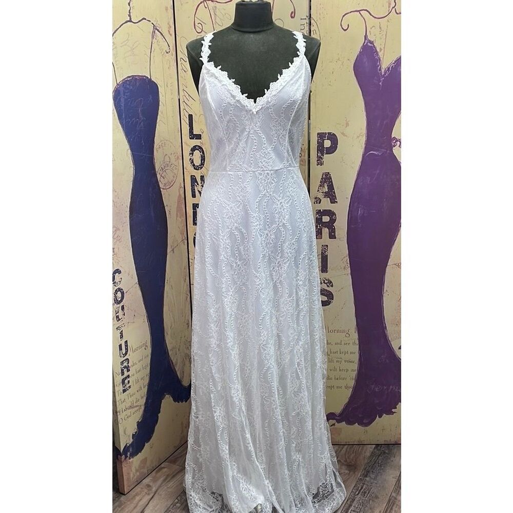 Elegant White Lace Maxi Dress